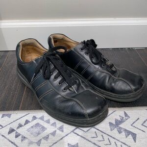 Skechers Men’s Size 9.5 Black Leather Lace Up Casual Shoe